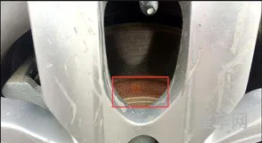 刹车盘生锈(刹车盘上能喷除锈剂吗)