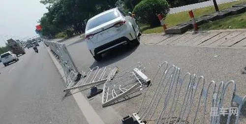 新车撞烂了可以回厂家修吗(凹陷修复一般多少钱)