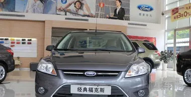 福克斯买两厢还是三厢(福克斯两厢有几款)