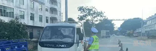 严禁接送打工群众的车辆违法载人(农用车非法载人违反什么规定)